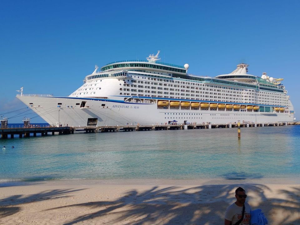 Royal Caribbean’s Adventure of the Seas Arrives in Grand Turks with Thousands Aboard